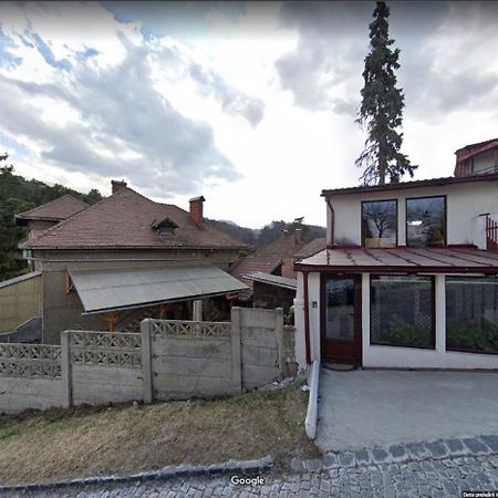 Geppetto'S Studio Брашов Екстериор снимка